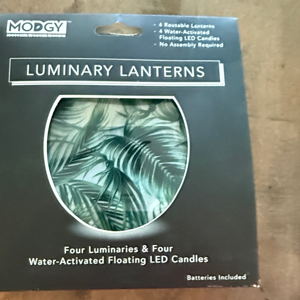 NWT set of 4 Luminaries Tropical Palms by Modgy